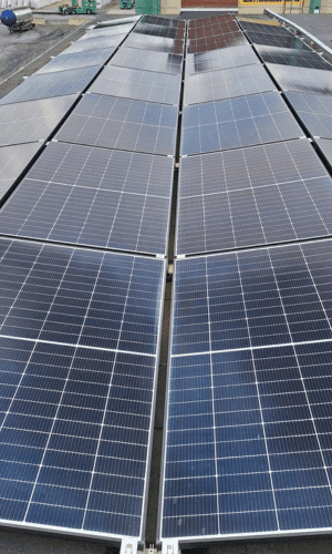 Photovoltaikanlage nach der professionellen Reinigung